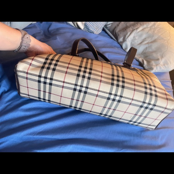 Authentic Burbery Novacheck Shoulder bag - Picture 9 of 11